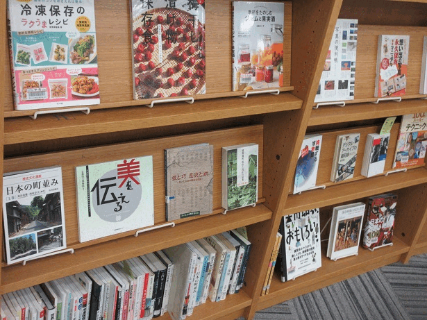 中央図書館テーマ展示画像