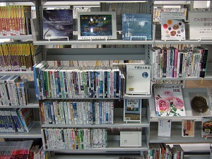 武蔵浦和図書館　2階特集コーナー