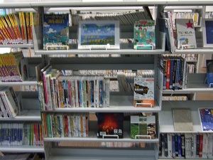 武蔵浦和図書館　2階特集コーナー