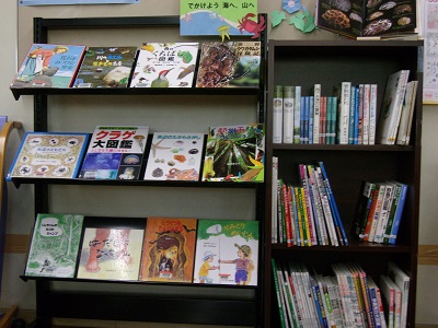 大宮西部図書館　児童室展示コーナー