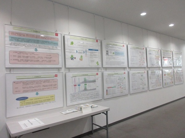 中央図書館パネル展示画像２